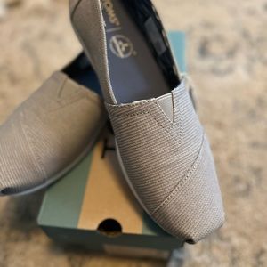 Toms new in box with tags size 10 gray reprieve style